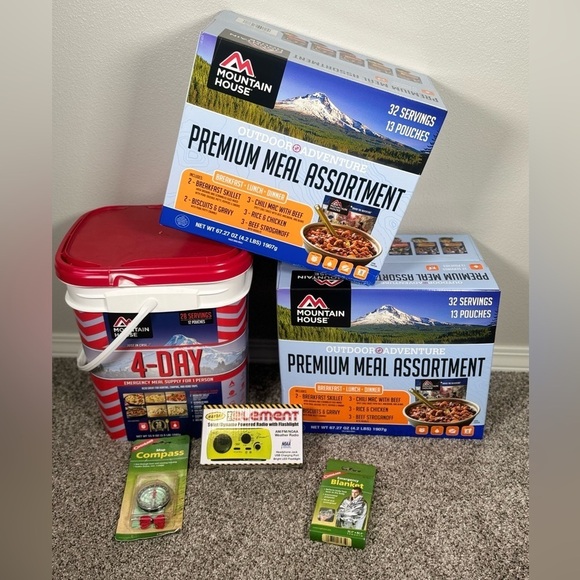 Mountain House Freeze Dried Food 92 Servings 38 Pouches Emergency Survival Meals - Picture 1 of 9